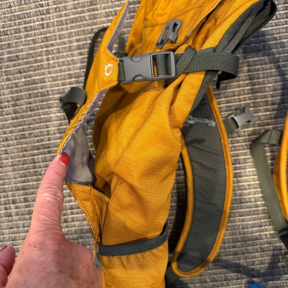 CamelBak Gambler Adventure Backpack with Hydration System - Picture 2 of 5